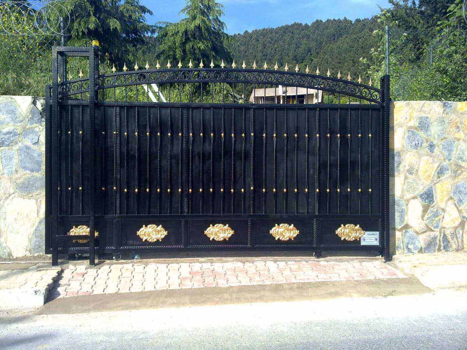 Yana Kayar Bahçe Kapısı